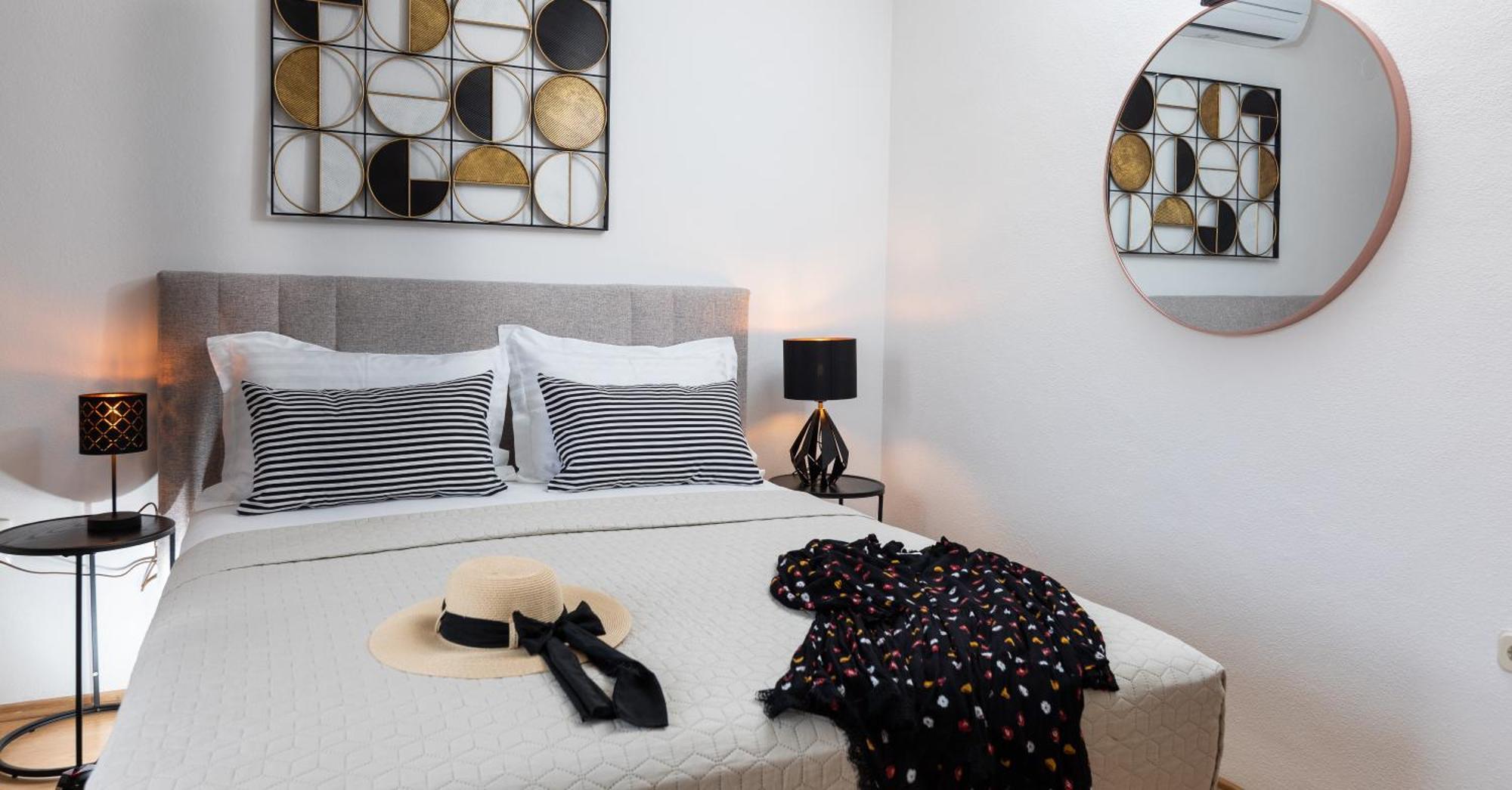 Apartments Sunny Elza Хвар Экстерьер фото